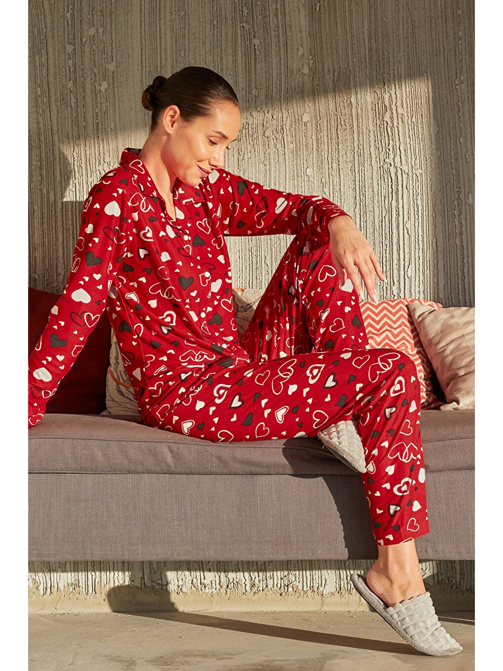 Kırmızı Ayıcık Desenli Gömlek Yaka Süet Pijama Takımı-1