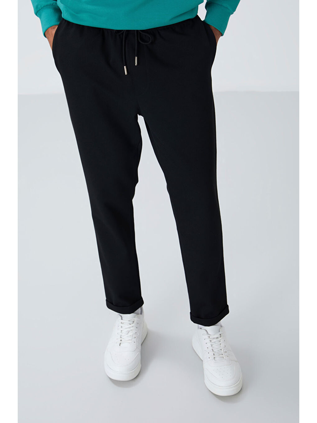 Siyah Yüzeyi Dokulu Standart Fit Erkek Eşofman Alt - 82154