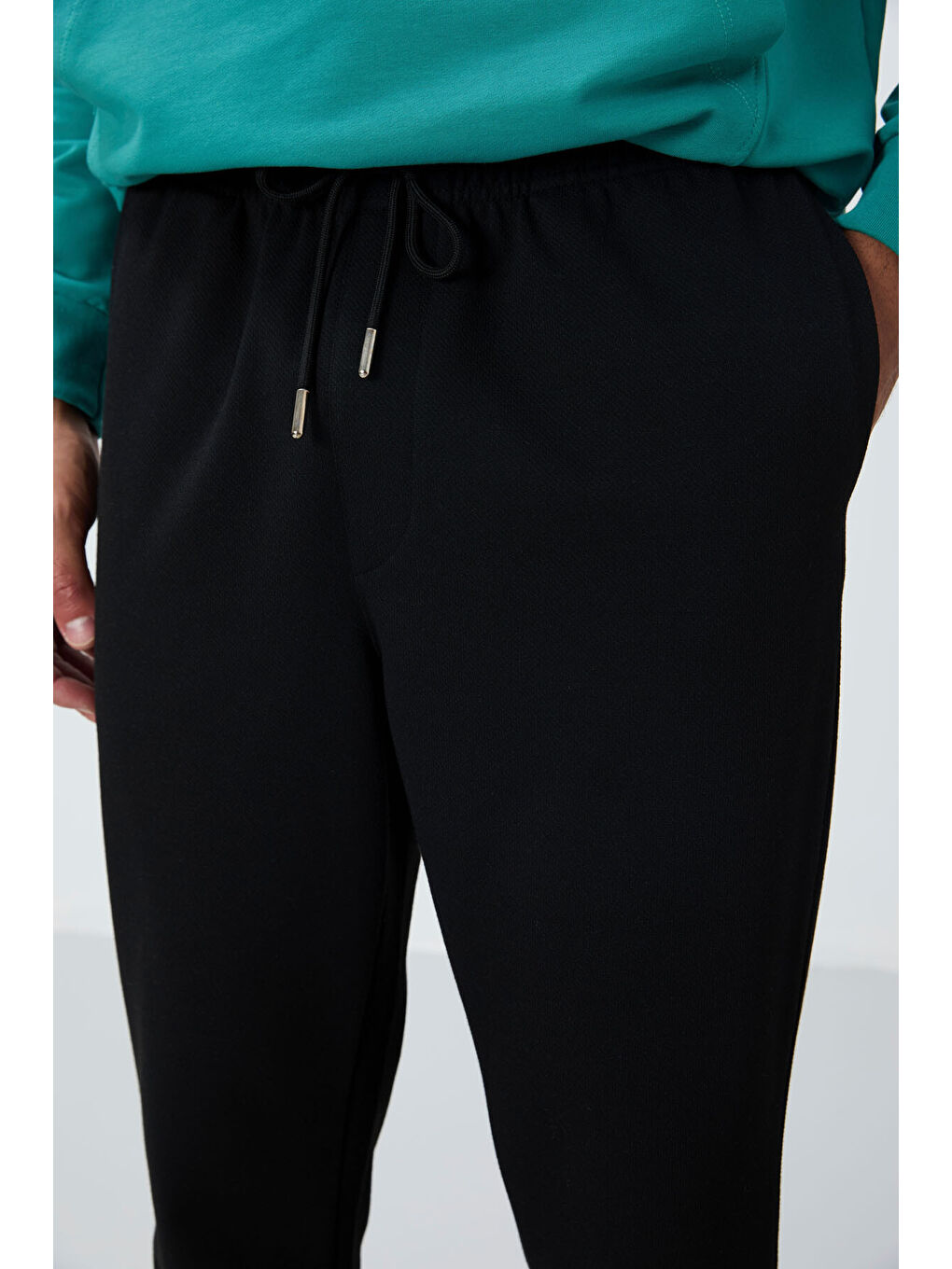 Siyah Yüzeyi Dokulu Standart Fit Erkek Eşofman Alt - 82154-3