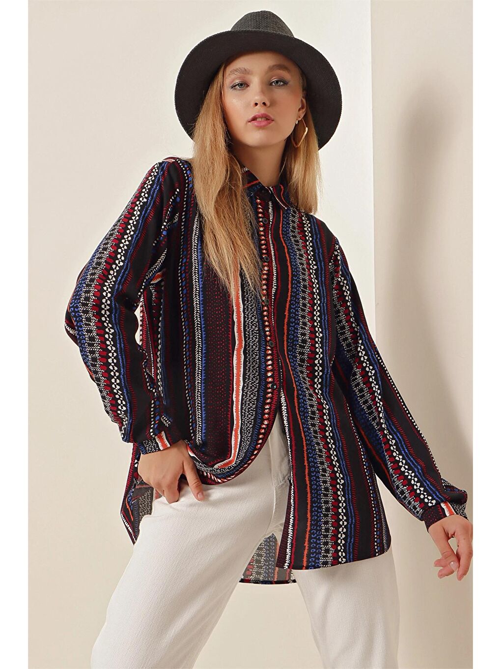 Siyah Desenli Dökümlü Viskon Gömlek