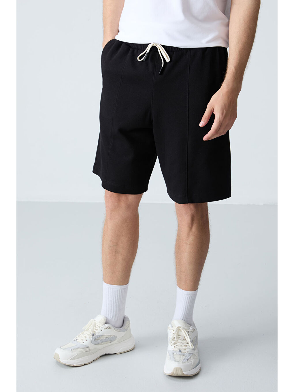 Siyah Pamuklu Kalın Yumuşak Dokulu Standart  Fit Basic Erkek Şort  - 81277-1