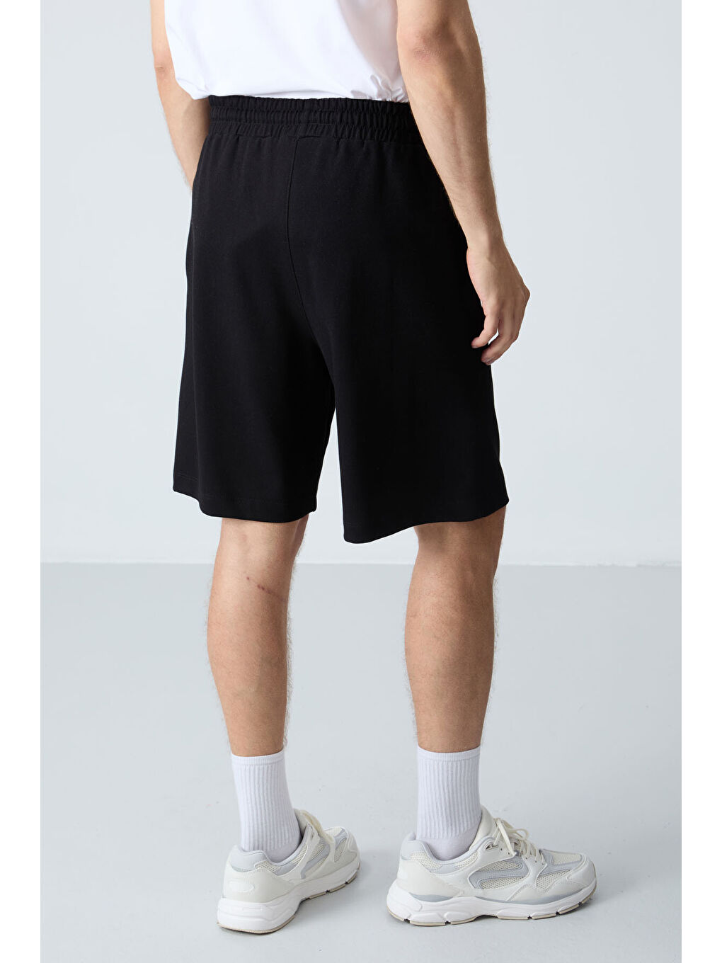 Siyah Pamuklu Kalın Yumuşak Dokulu Standart  Fit Basic Erkek Şort  - 81277-4