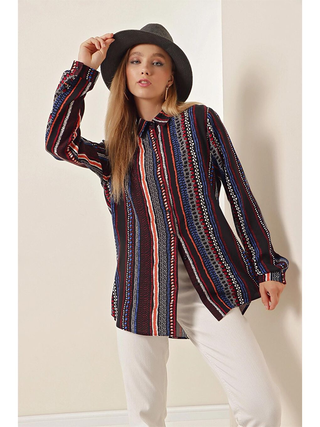 Siyah Desenli Dökümlü Viskon Gömlek-3