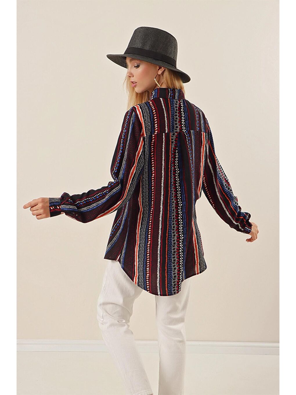 Siyah Desenli Dökümlü Viskon Gömlek-4