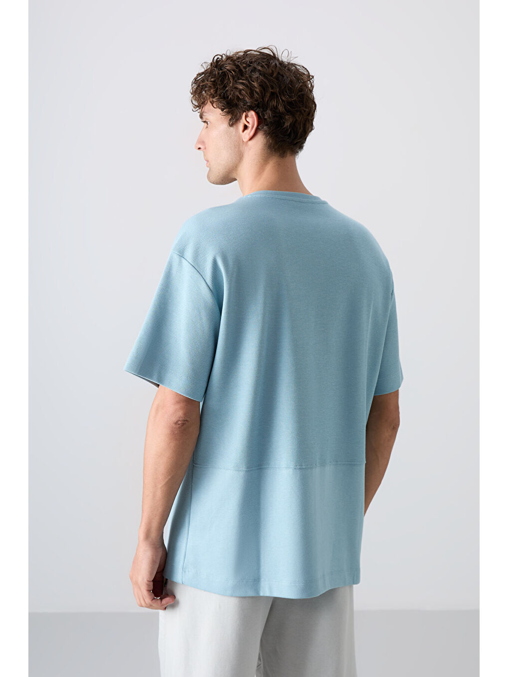 Açık Mavi Pamuklu Kalın Yüzeyi Dokulu Oversize Fit Basic Erkek Tişört - 88337-3