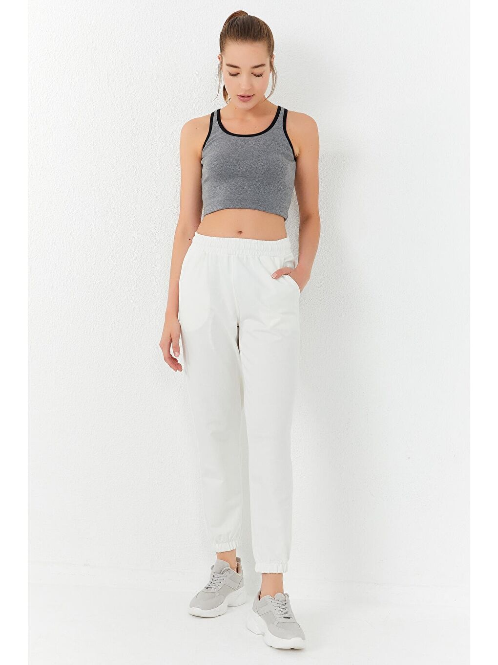 Gri Melanj Basic Sıfır Kol Dar Kalıp U Yaka Kadın Crop Top Atlet - 97162-3