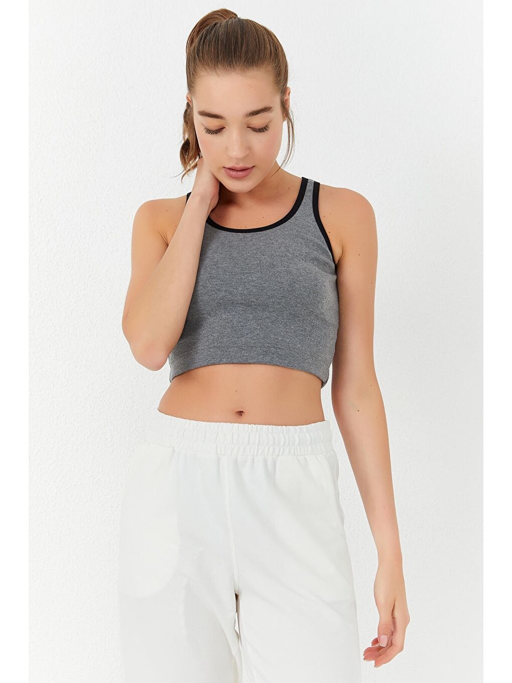 Gri Melanj Basic Sıfır Kol Dar Kalıp U Yaka Kadın Crop Top Atlet - 97162-4