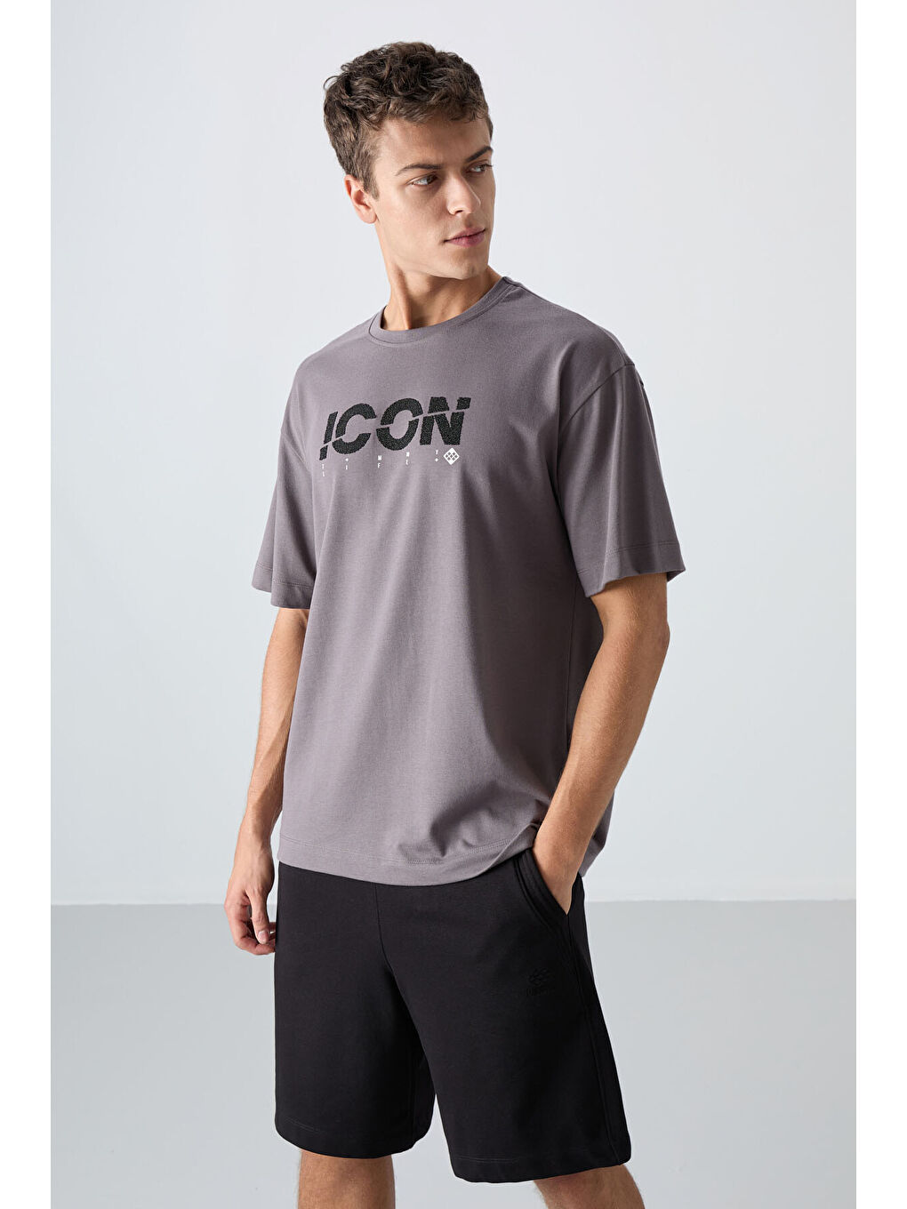 Koyu Gri Pamuklu Kalın Yumuşak Dokulu Oversize Fit Baskılı Erkek Tişört - 88331-3