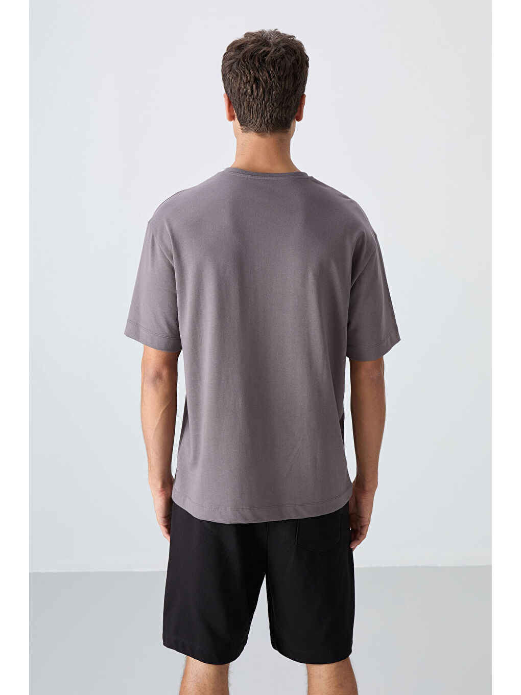 Koyu Gri Pamuklu Kalın Yumuşak Dokulu Oversize Fit Baskılı Erkek Tişört - 88331-4