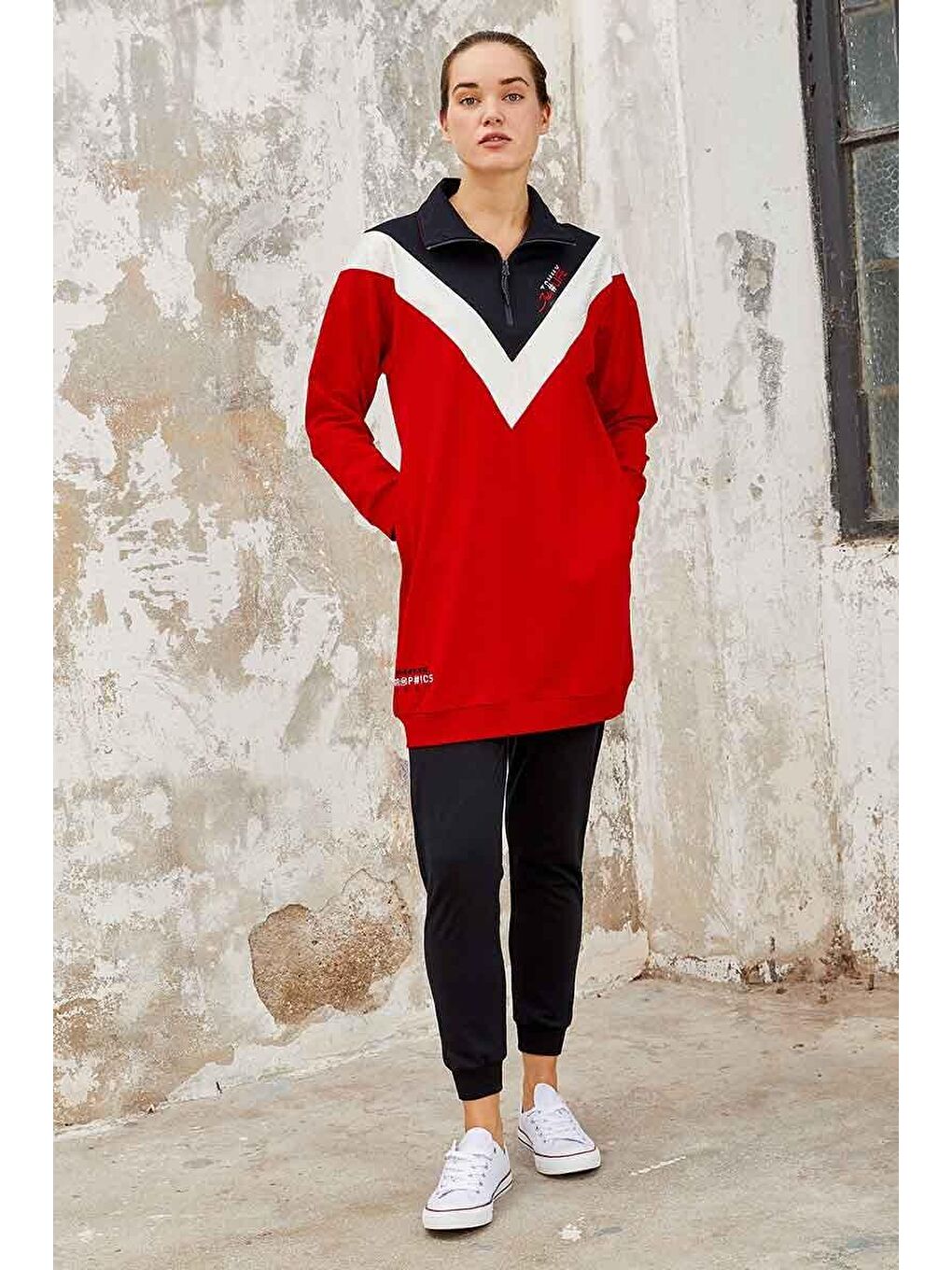 Kırmızı - Lacivert Dik Yaka Yarım Fermuar Rahat Form Jogger Kadın Eşofman Tunik Takım - 95234-1