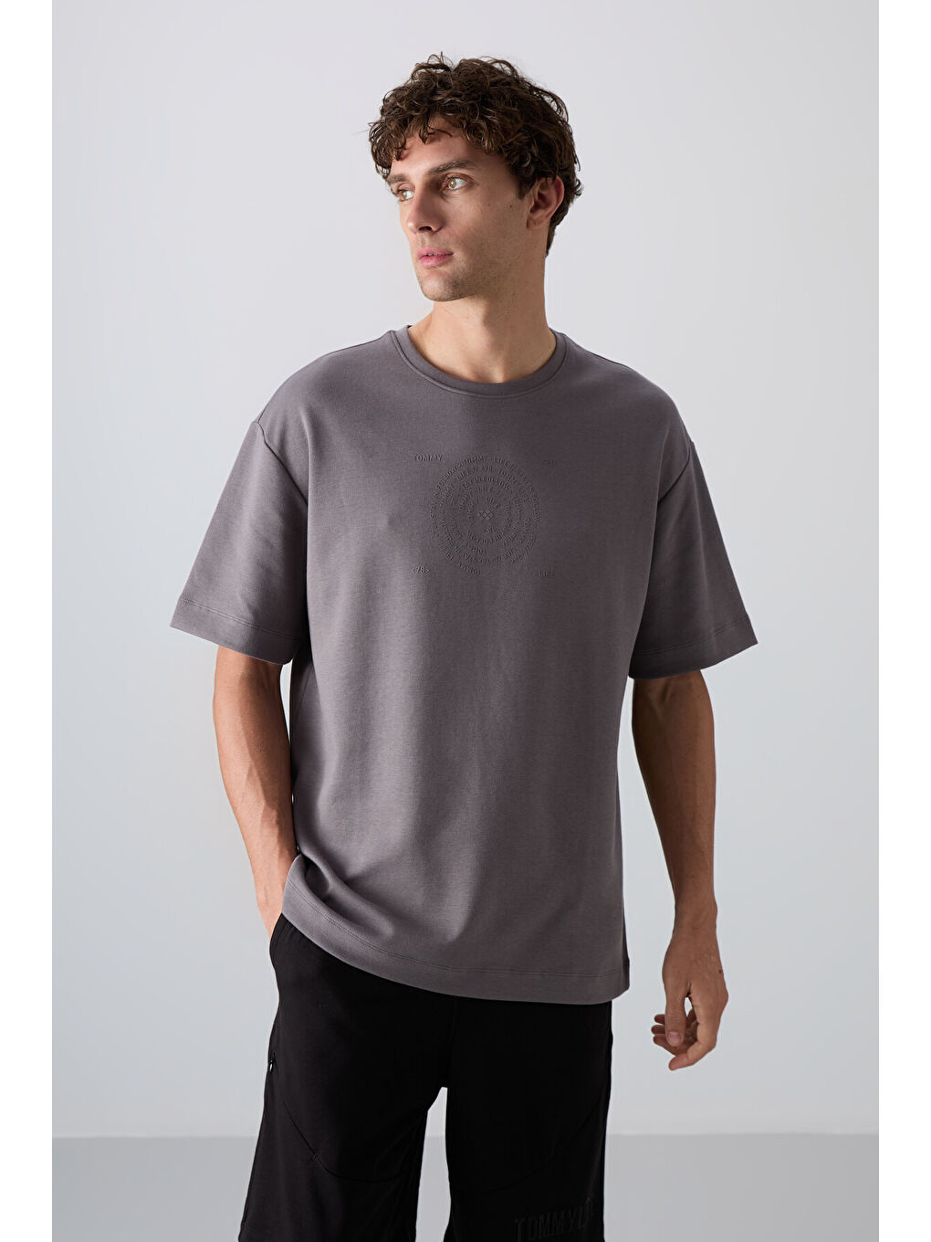 Koyu Gri Pamuklu Kalın Yumuşak Dokulu Oversize Fit Baskılı Erkek Tişört - 88324