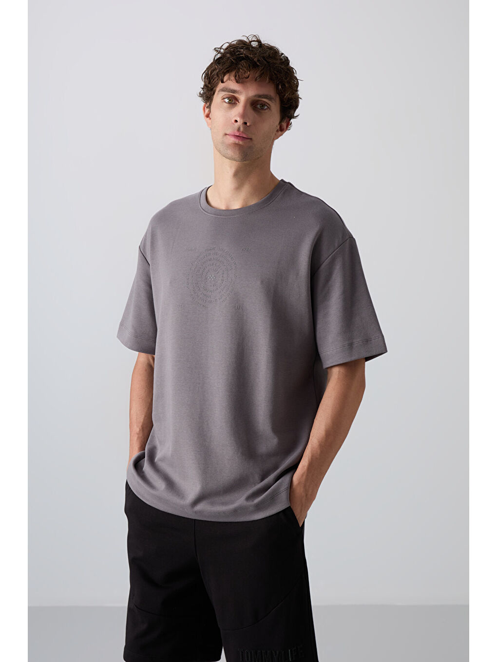 Koyu Gri Pamuklu Kalın Yumuşak Dokulu Oversize Fit Baskılı Erkek Tişört - 88324-2