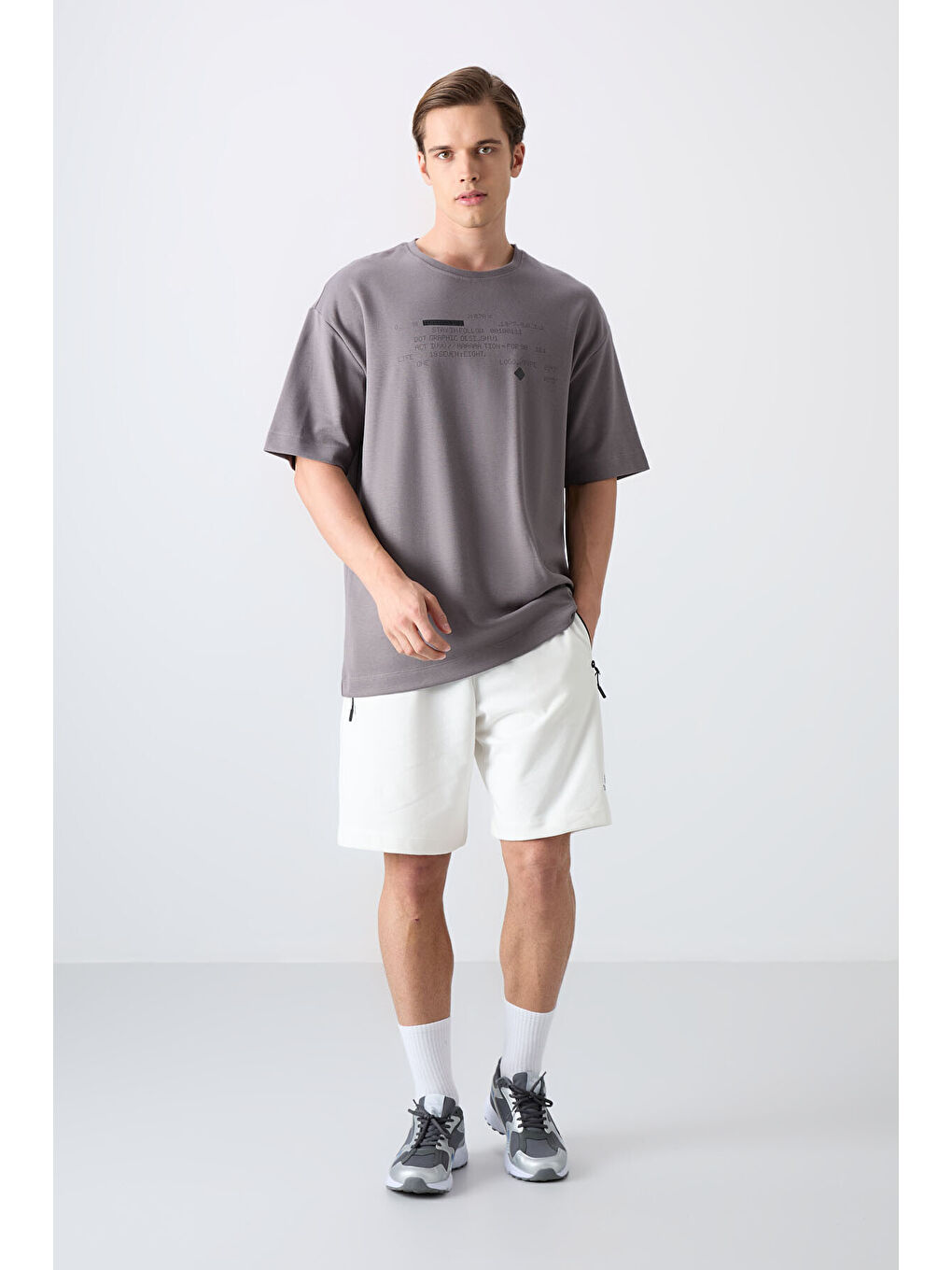 Koyu Gri Pamuklu Kalın Yumuşak Dokulu Oversize Fit Baskılı Erkek Tişört - 88326-1