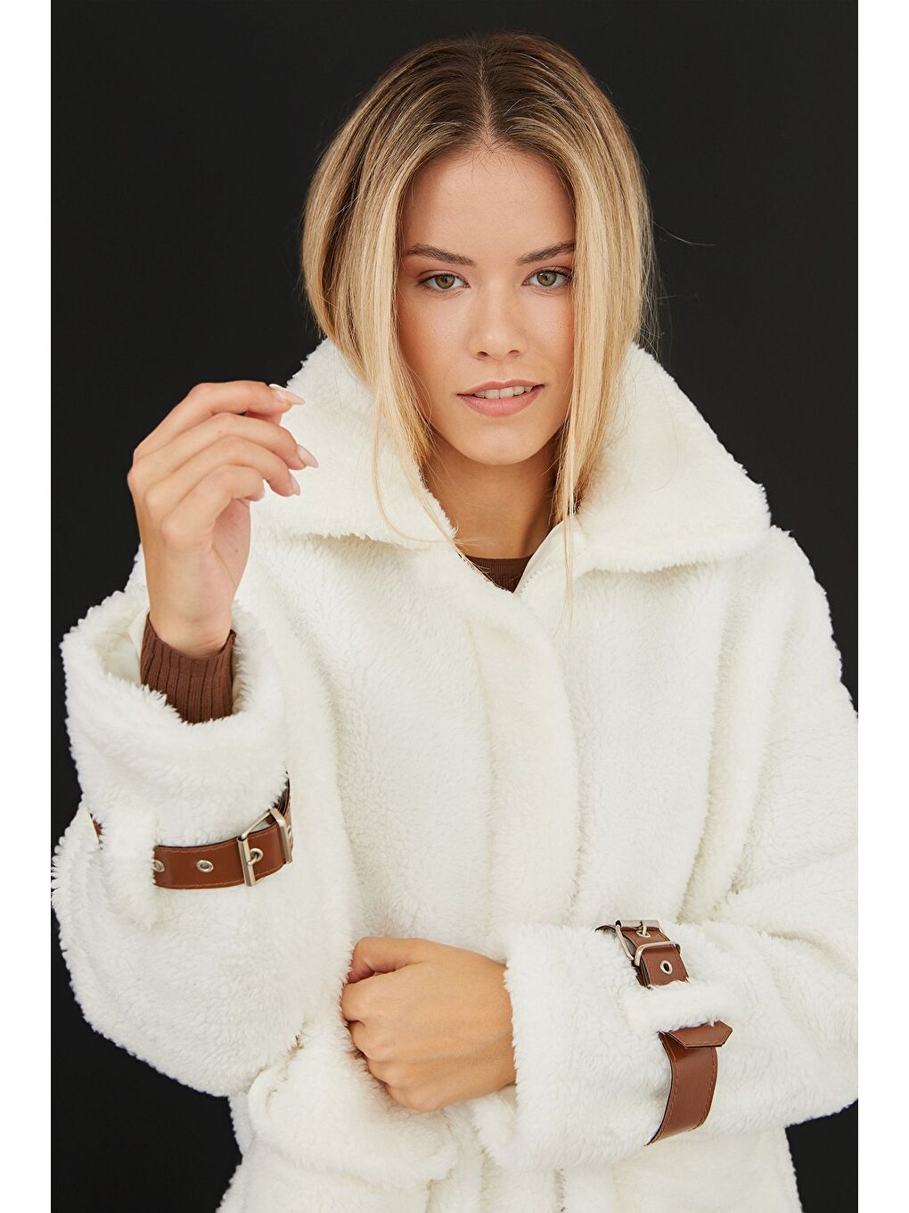 Kahverengi Kolları Tokalı Çift Cepli Pelüş Mont-1