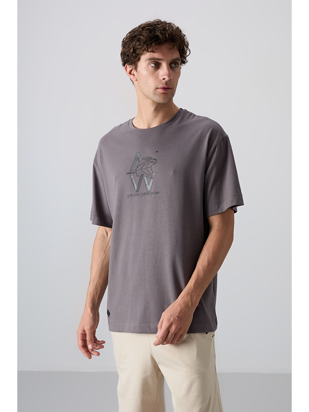 Koyu Gri Pamuklu Kalın Yumuşak Dokulu Oversize Fit Baskılı Erkek Tişört - 88332-1
