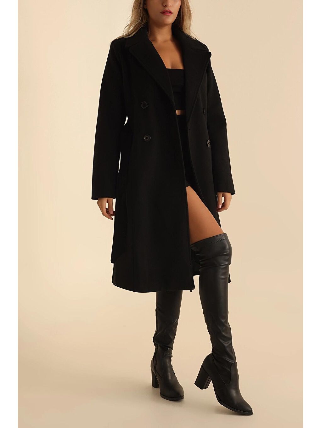 Siyah Kruvaze Yaka Kuşaklı Yırtmaçlı Kaşe Kaban-2