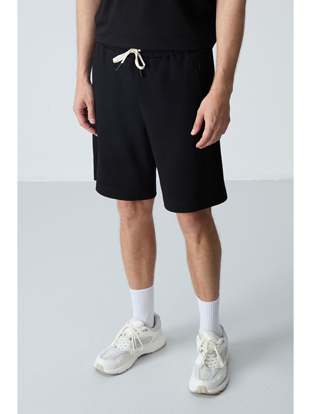 Siyah Pamuklu Kalın Yumuşak Dokulu Standart  Fit Basic Erkek Şort  - 81276-1