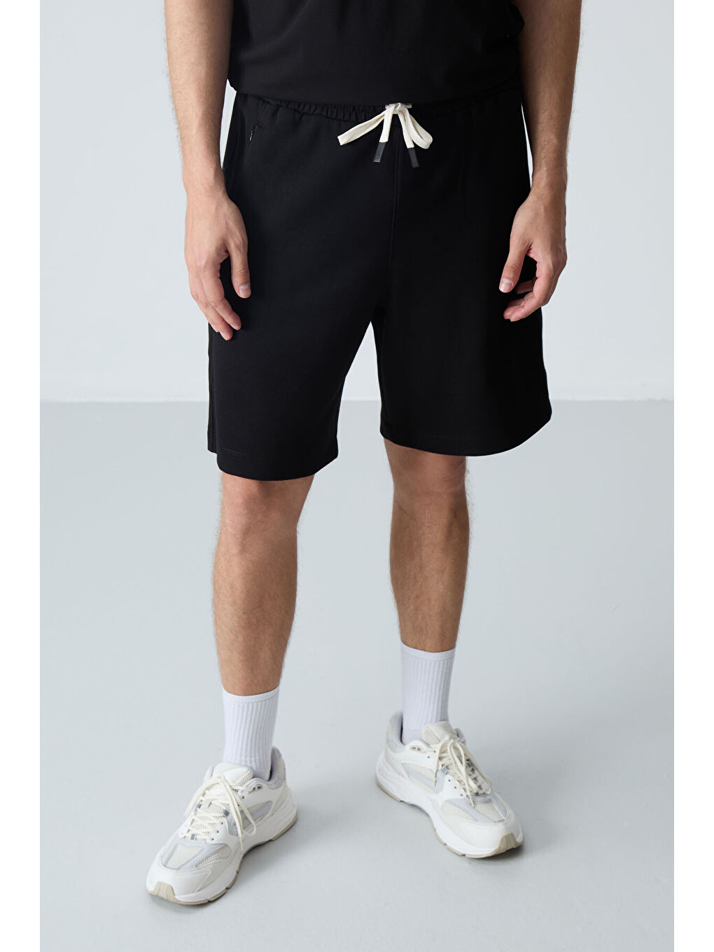 Siyah Pamuklu Kalın Yumuşak Dokulu Standart  Fit Basic Erkek Şort  - 81276-3