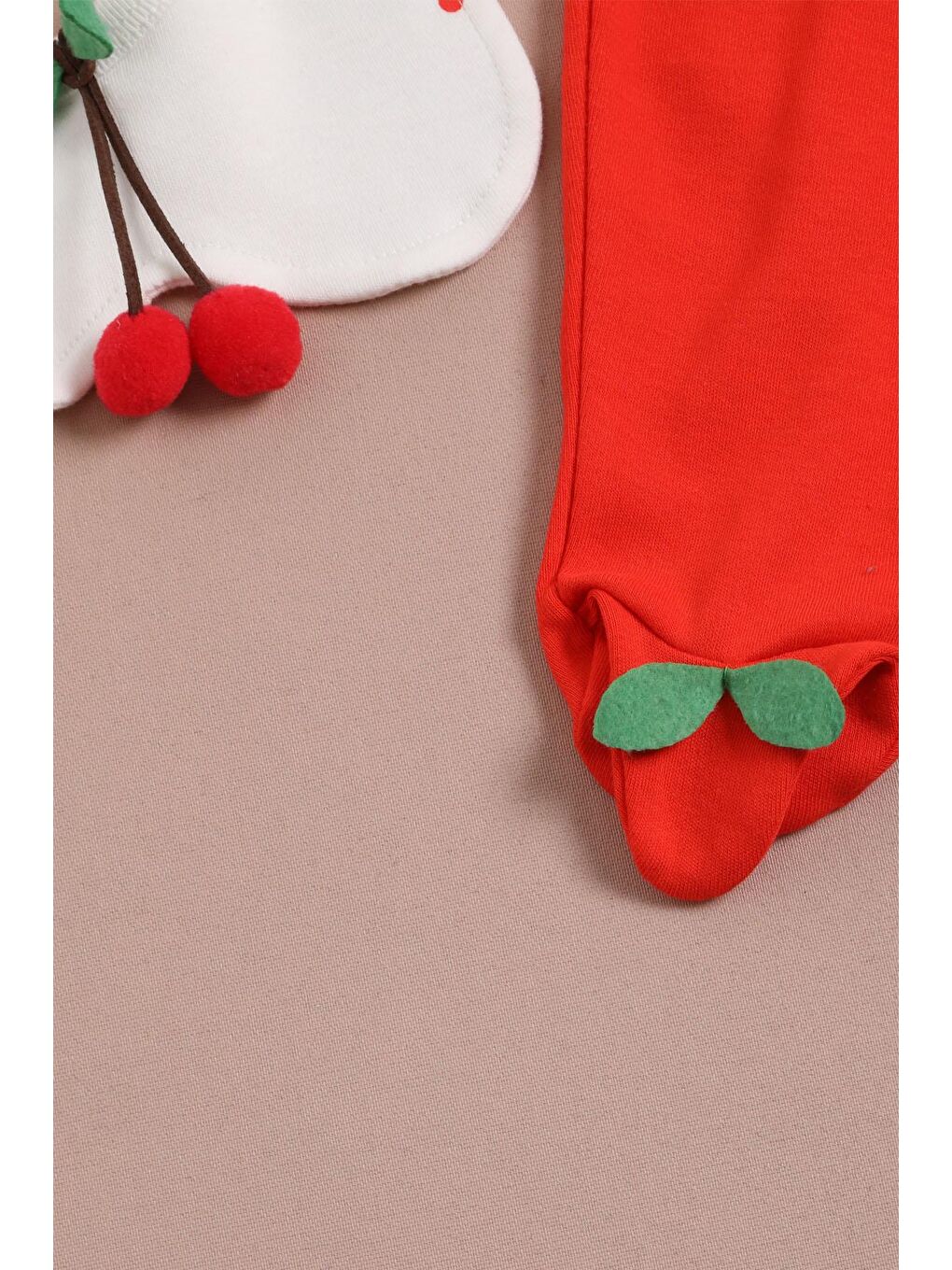 Kırmızı Kiraz Desenli Kız Bebek Patikli 5li Yenidoğan Zıbın Set 16121-2