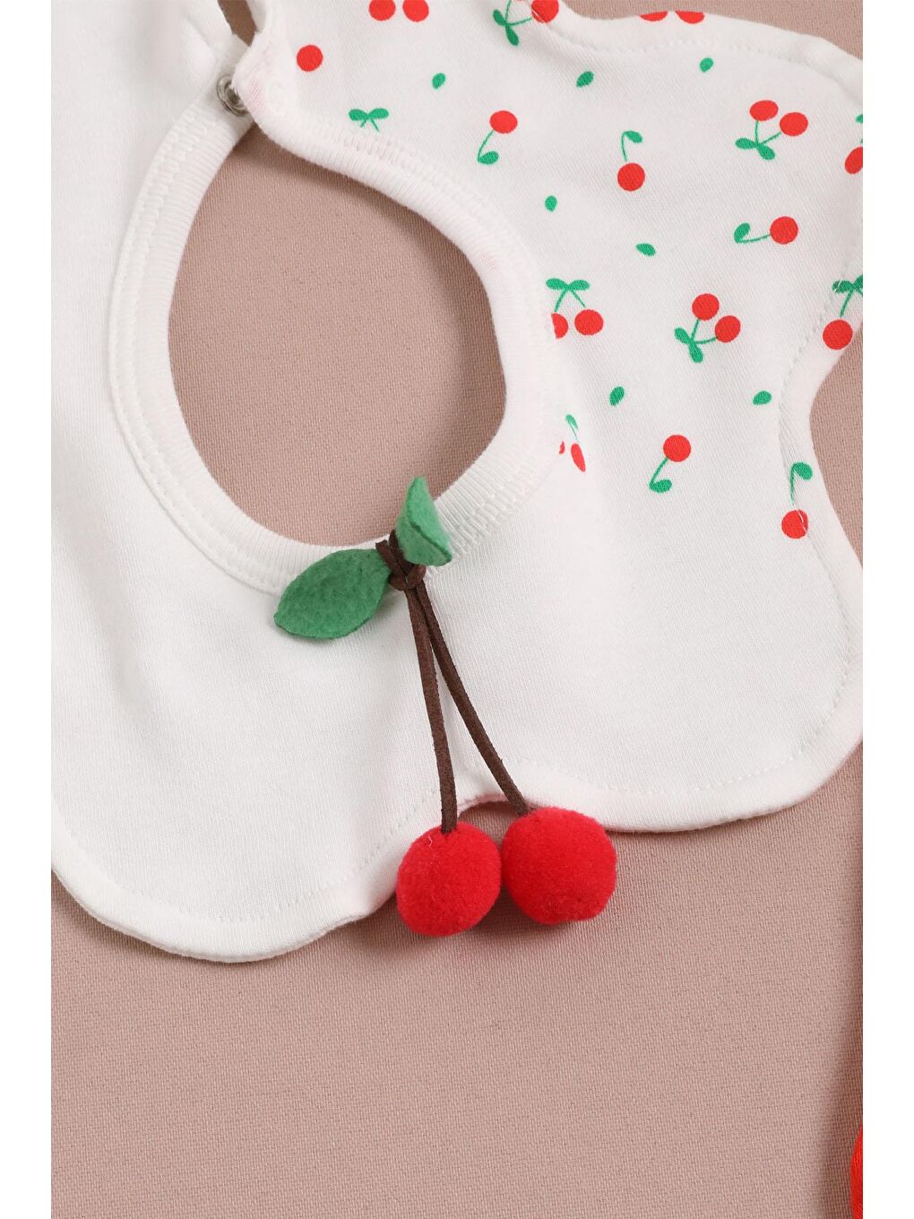 Kırmızı Kiraz Desenli Kız Bebek Patikli 5li Yenidoğan Zıbın Set 16121-3