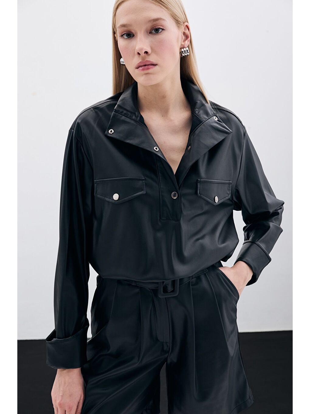 Büzgülü Deri Bluz - Siyah-1