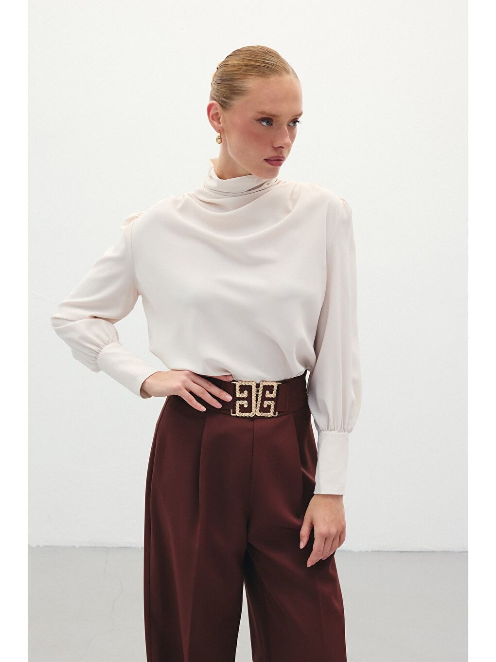 Drape Detaylı Bluz - Bej-3