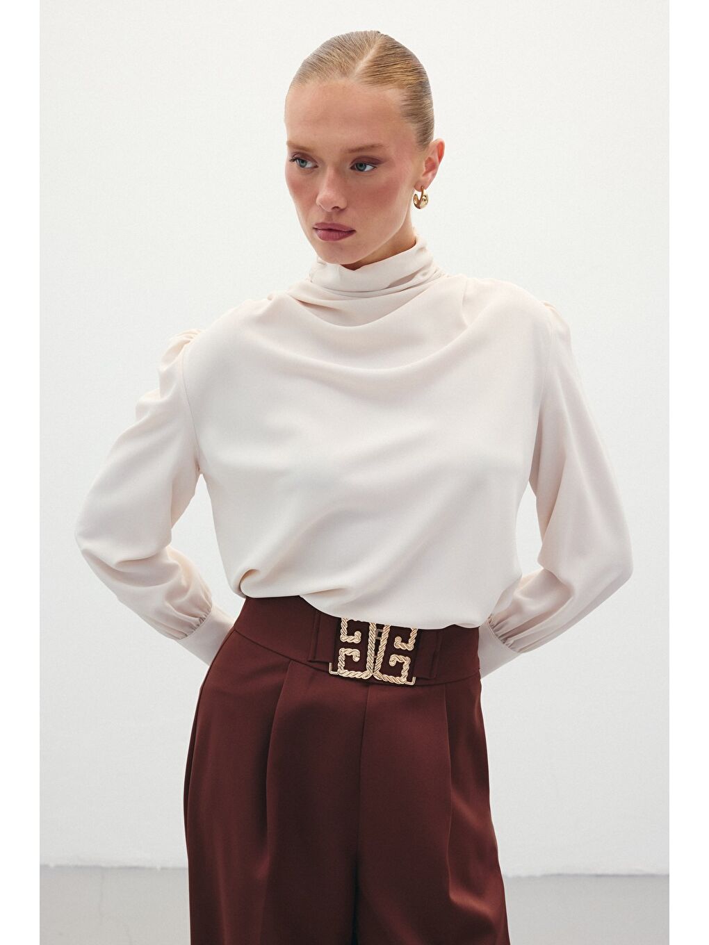 Drape Detaylı Bluz - Bej-4