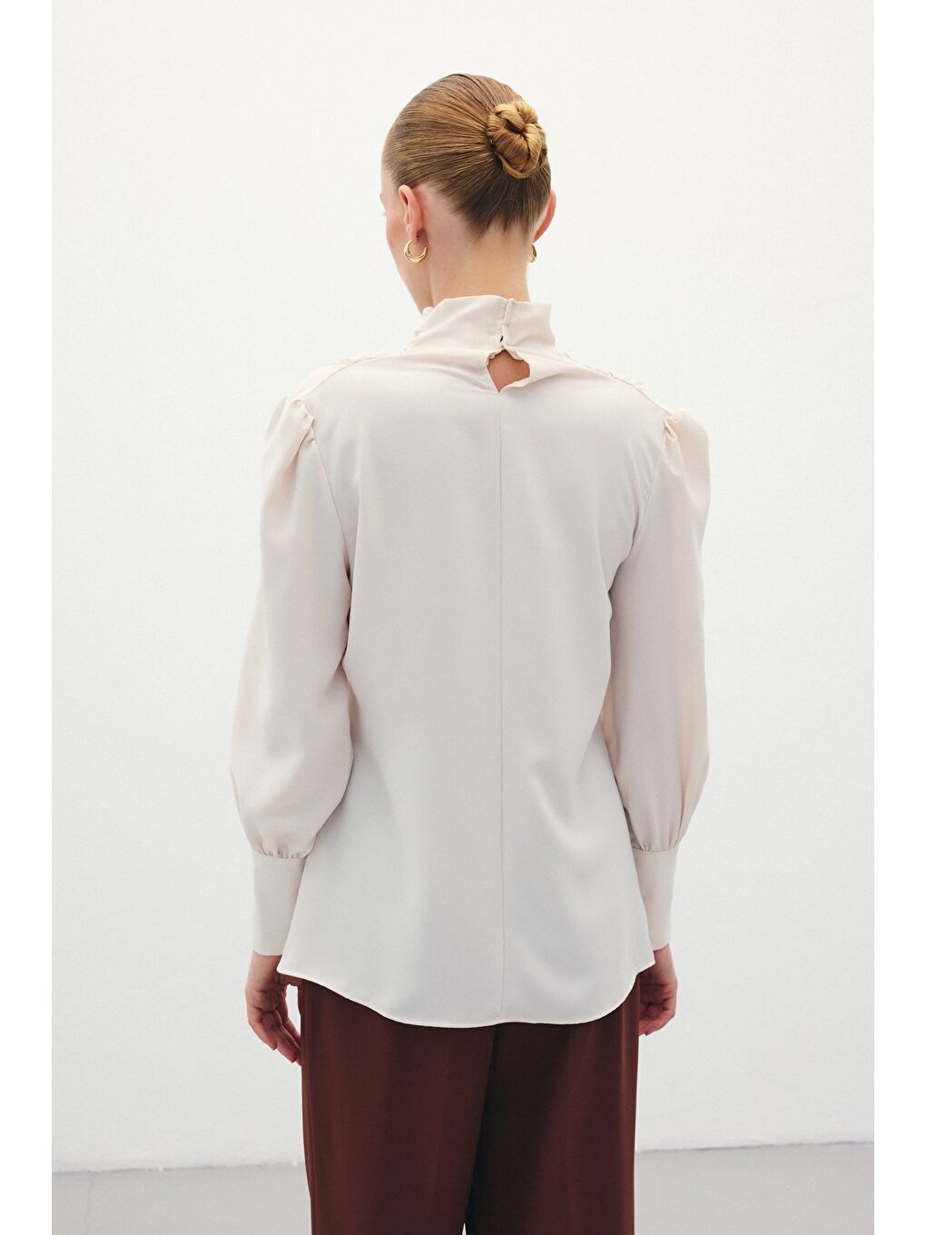 Drape Detaylı Bluz - Bej-7