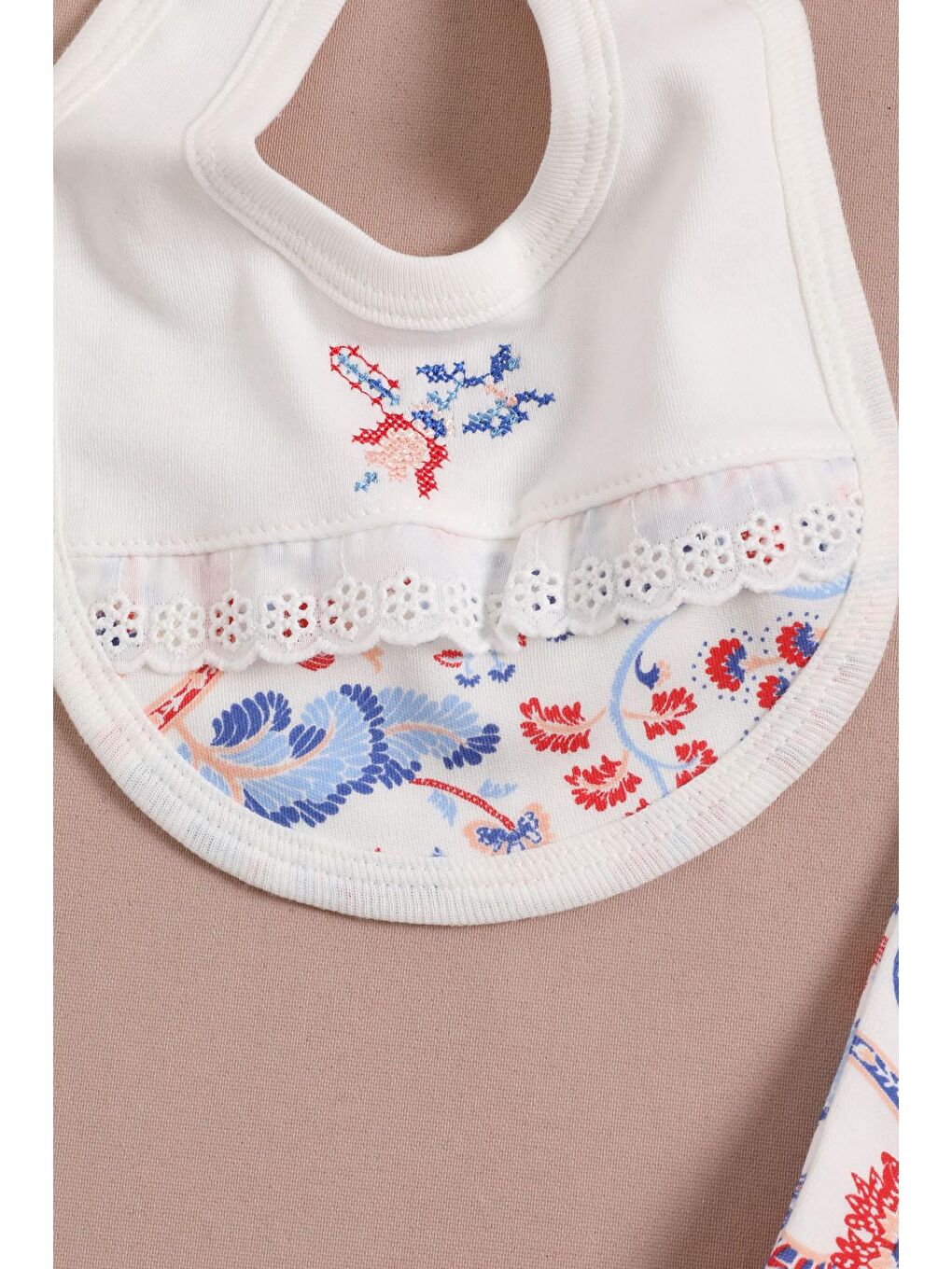 Beyaz Lalezar Desen Patikli Kız Bebek 5li Yenidoğan Zıbın Seti 16127-1