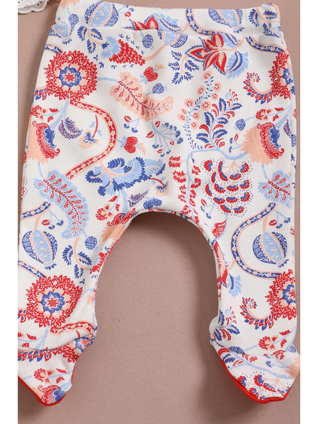 Beyaz Lalezar Desen Patikli Kız Bebek 5li Yenidoğan Zıbın Seti 16127-4