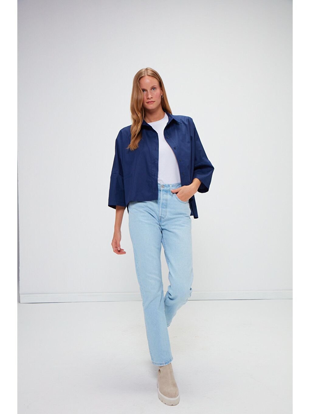 Lacivert Düz Cepli Asimetrik Kesimli Poplin Kısa Kollu Gömlek-4