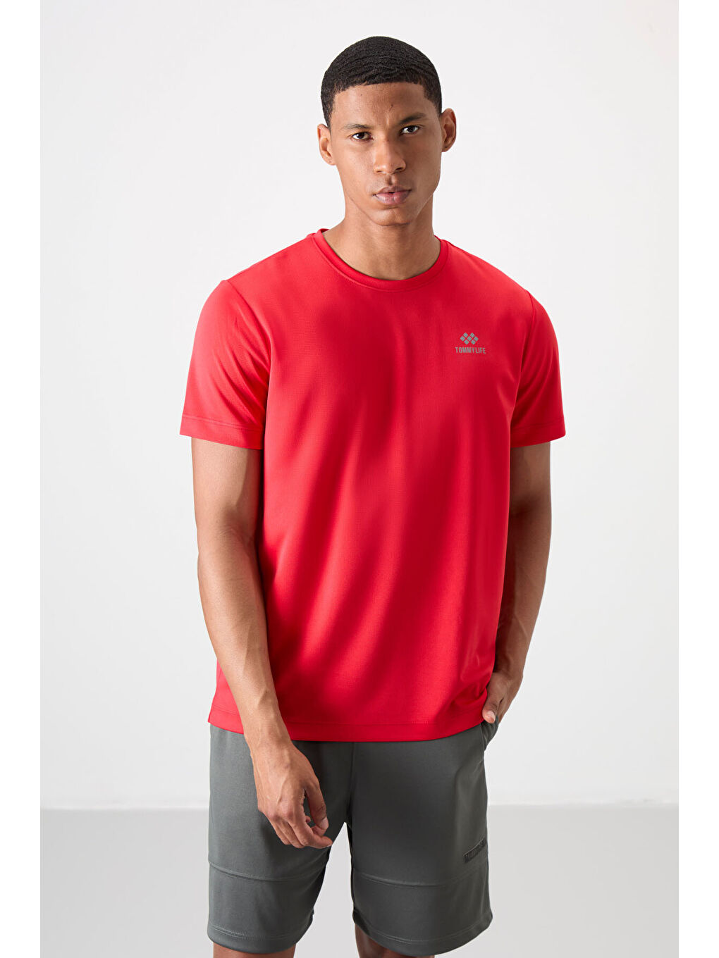 Kırmızı O Yaka Standart Kalıp Logo Desenli Aktif Spor Erkek Tişört  - 88255-3