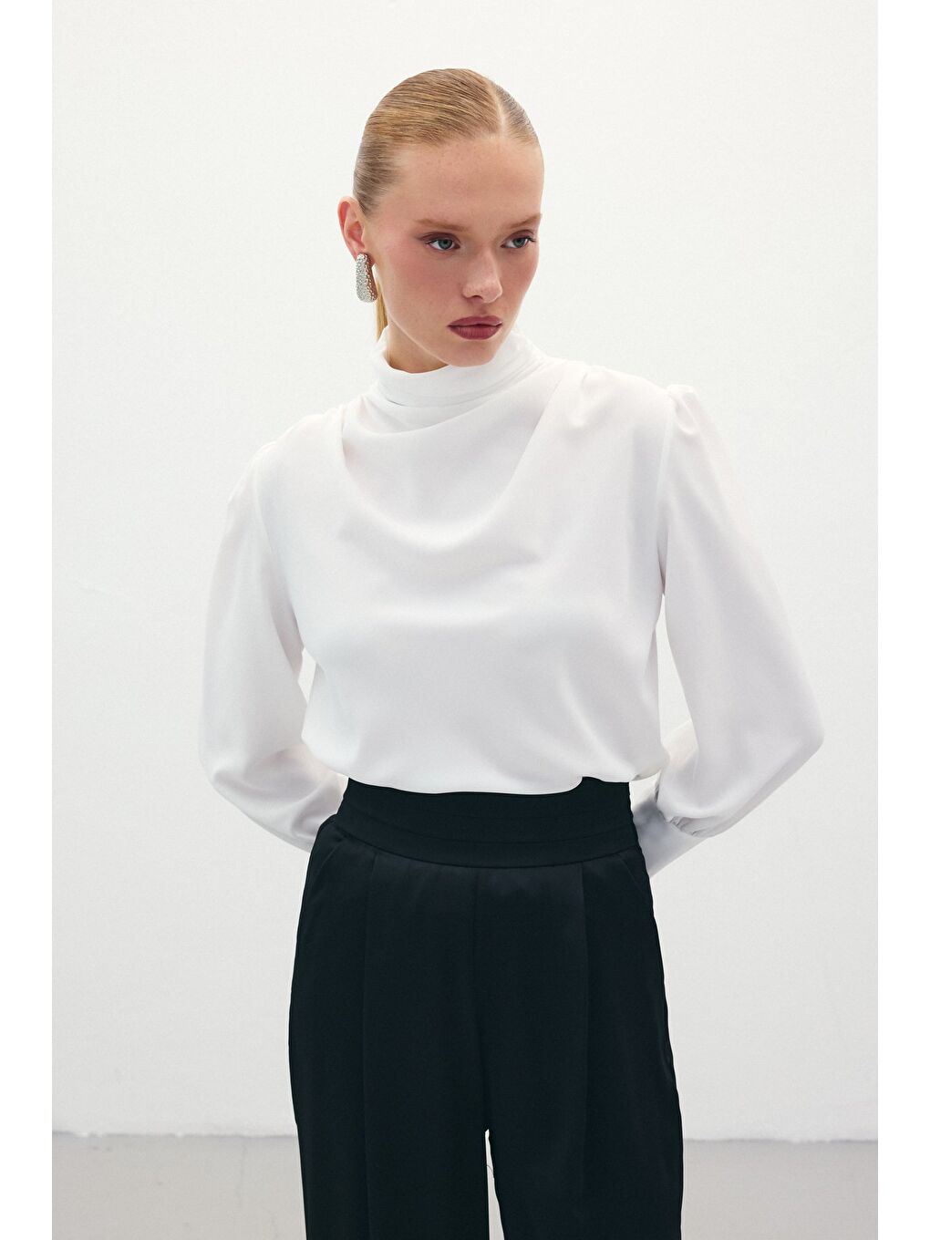 Drape Detaylı Bluz - Ekru-2