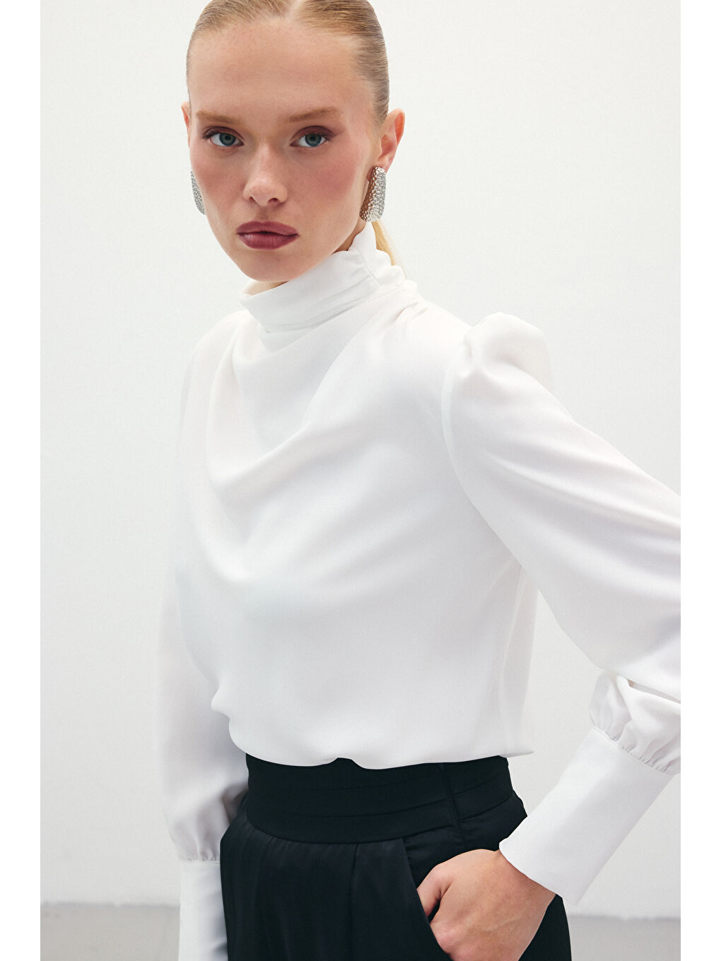 Drape Detaylı Bluz - Ekru-5