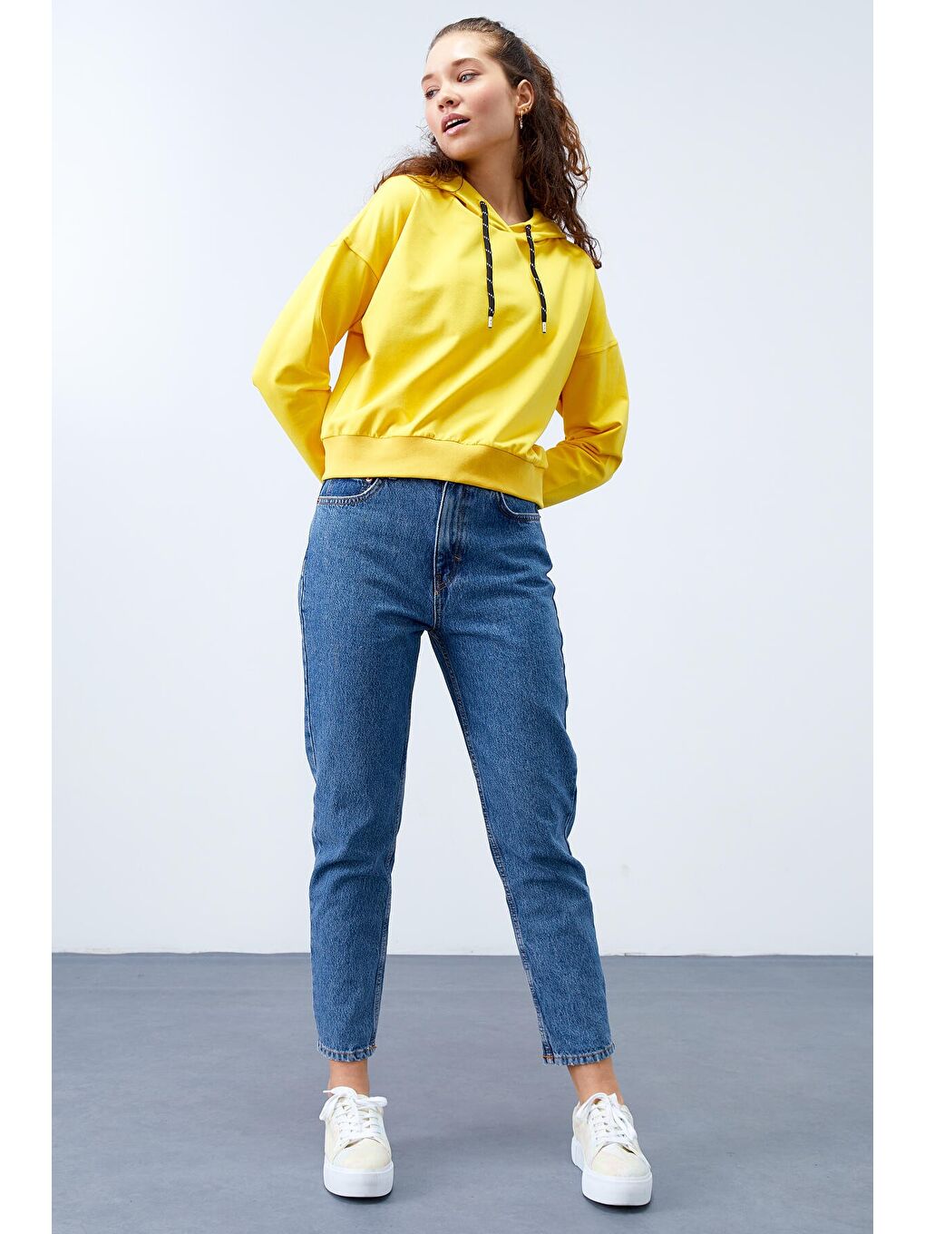 Sarı Uzun Kol Rahat Form Kapüşonlu Kadın Sweatshirt - 97115-1