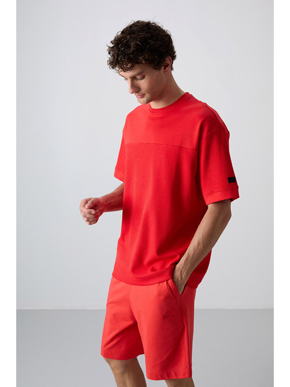 Kırmızı Fiesta Pamuklu Kalın Yüzeyi Dokulu Oversize Fit Basic Erkek Tişört - 88340-1