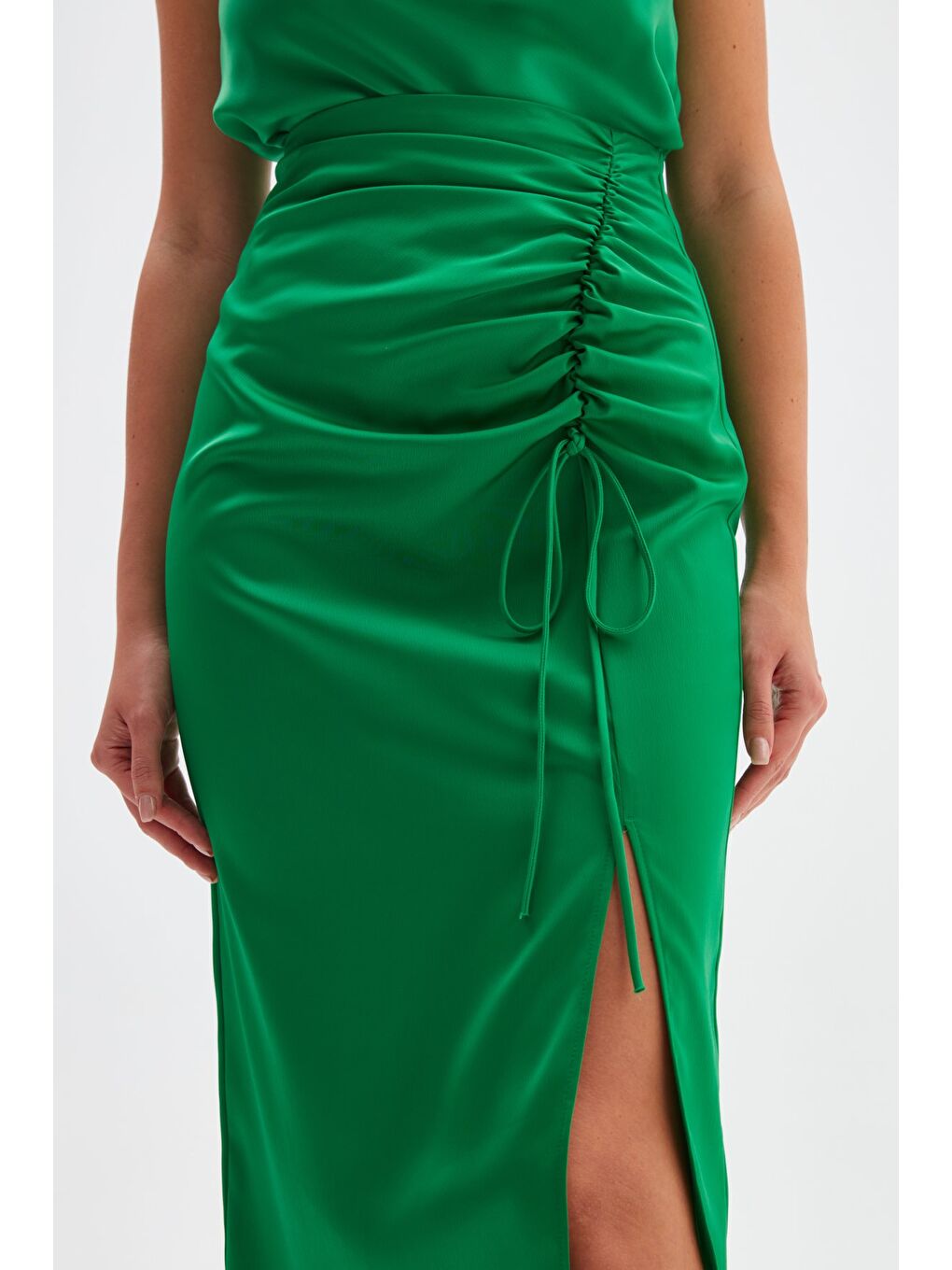 Yeşil Büzgü Detaylı Saten Etek - Zümrüt-5