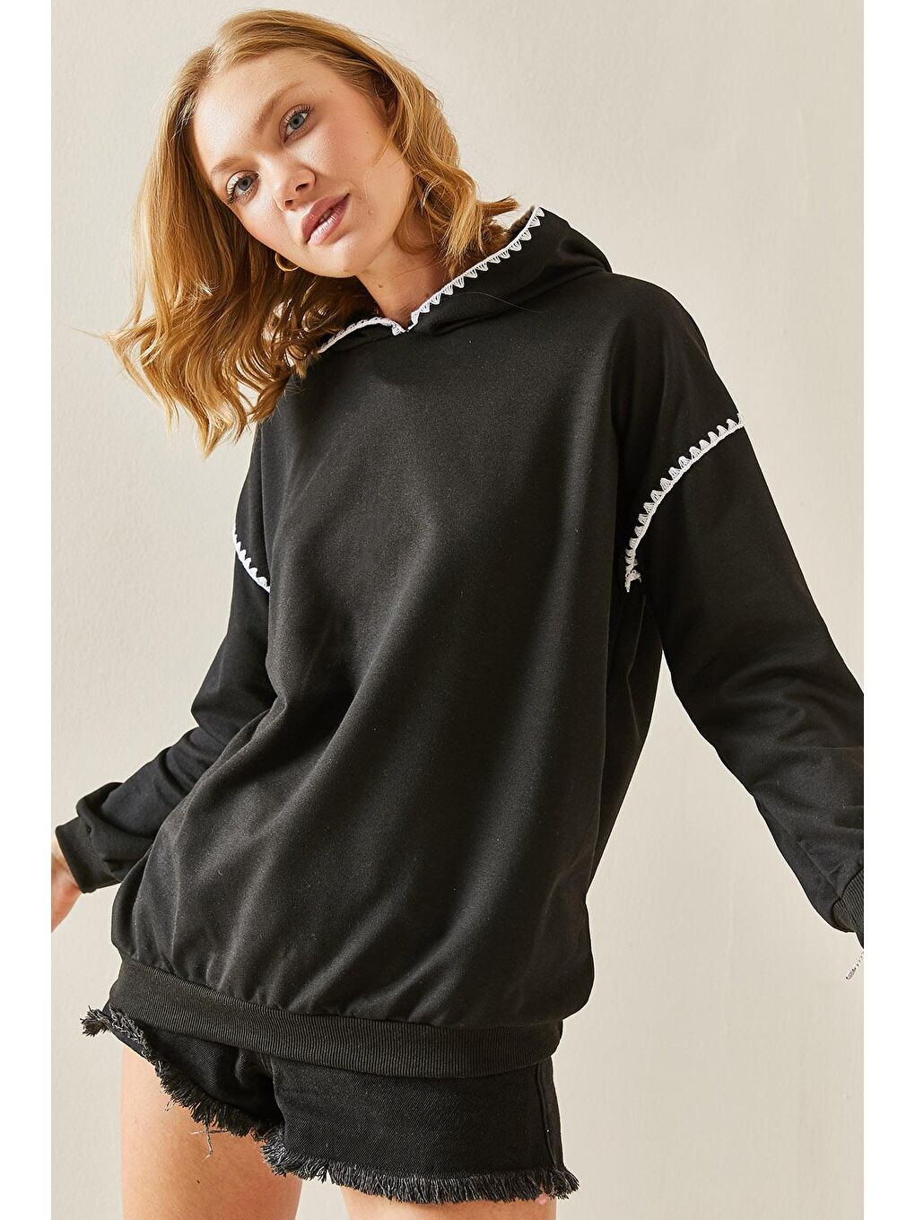 XHAN Siyah Nakış Detaylı Kapüşonlü Sweatshirt 3YXK8-47510-02 - 4