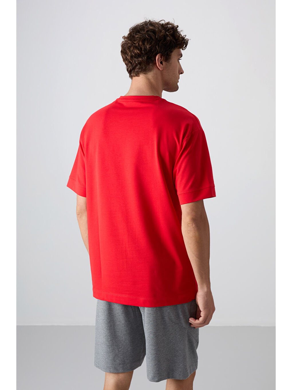 Kırmızı Fiesta Pamuklu Kalın Yumuşak Dokulu Oversize Fit Baskılı Erkek Tişört - 88342-4