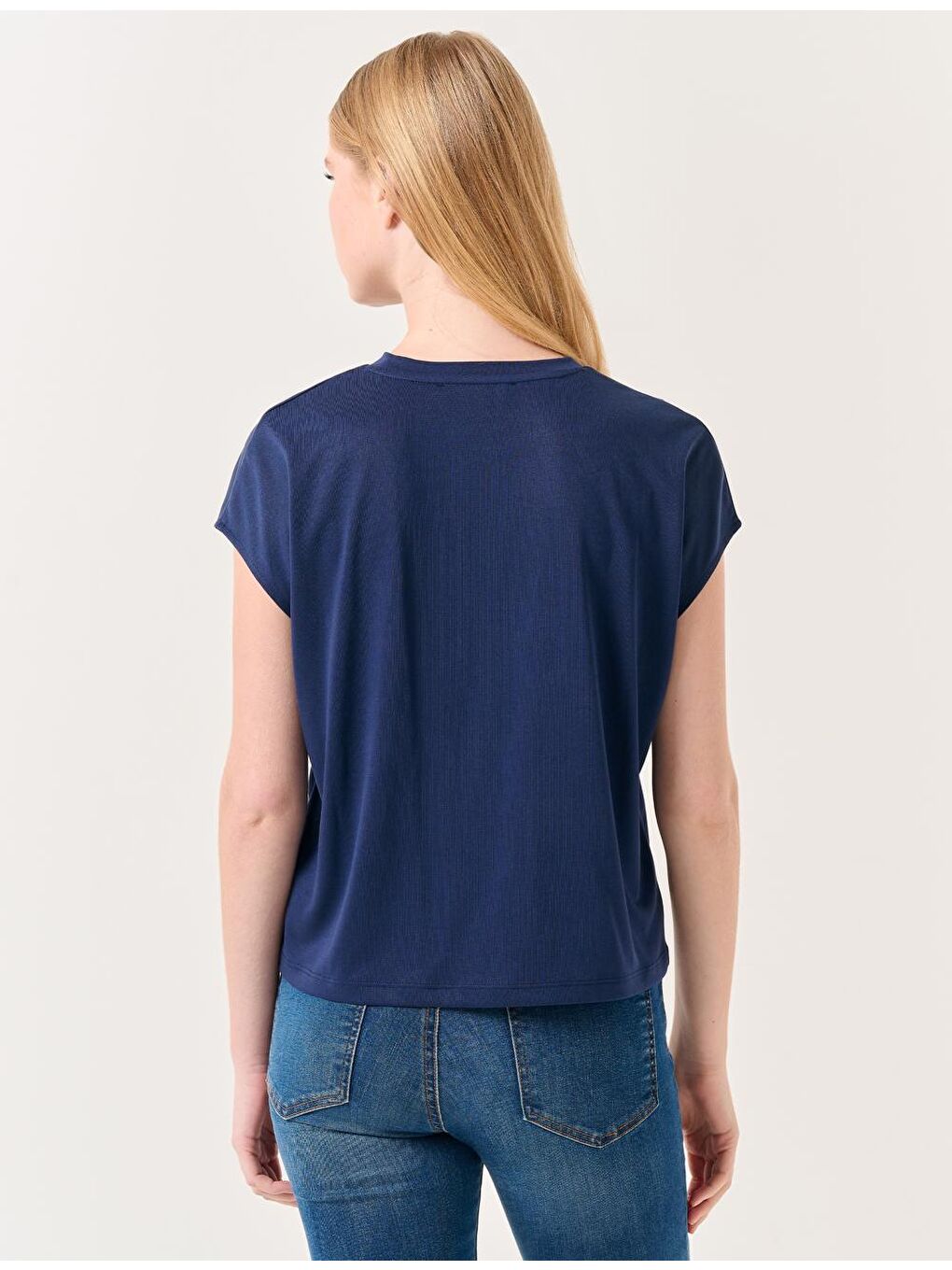 Lacivert Bisiklet Yaka Kolsuz Çiçek Desenli Tişört-4