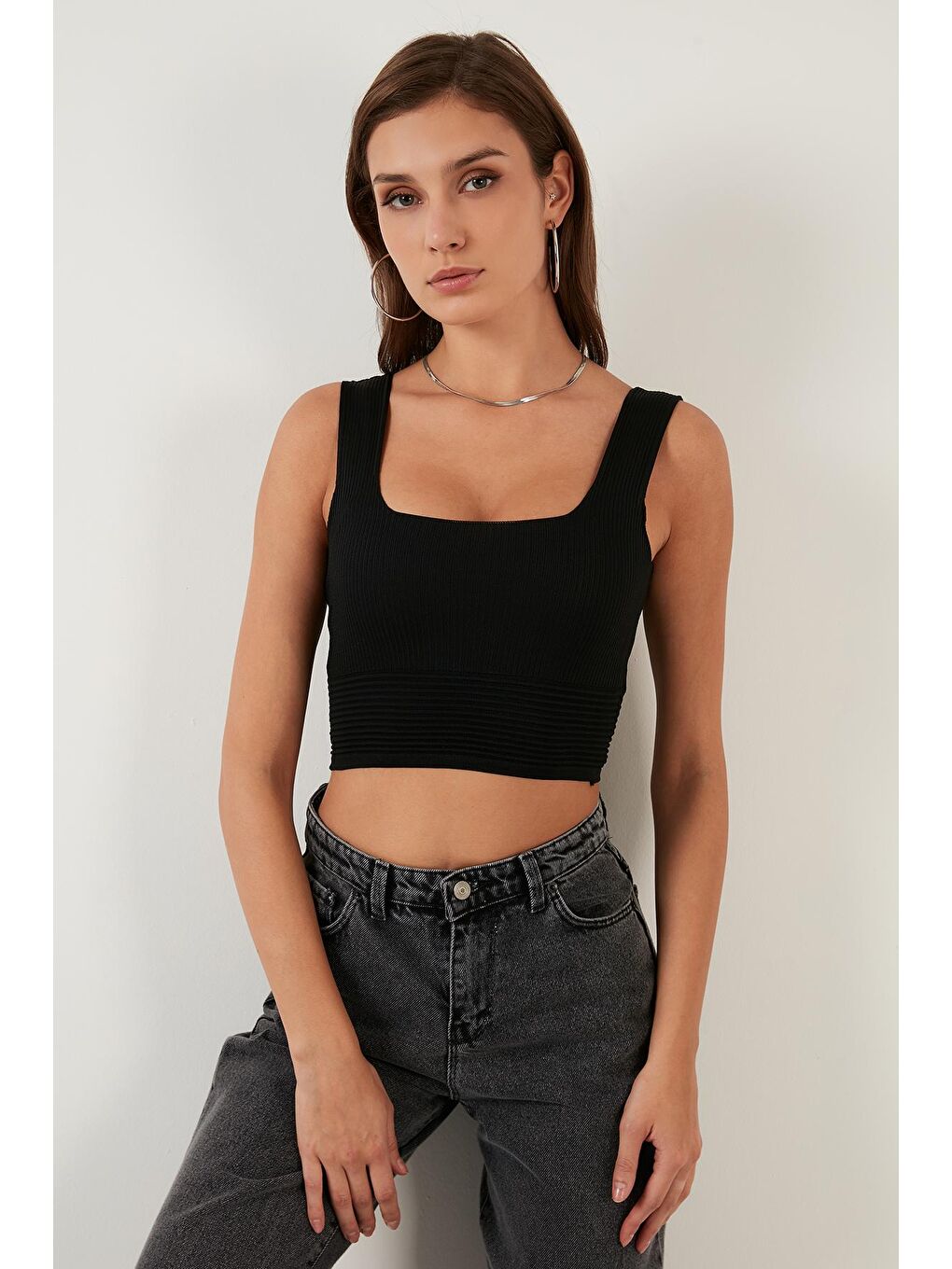 Siyah Kare Yaka Kalın Askılı Crop Atlet 6071482