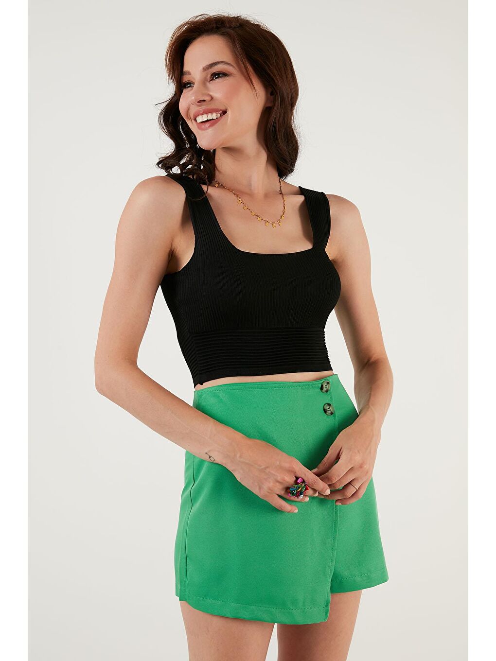 Siyah Kare Yaka Kalın Askılı Crop Atlet 6071482-1