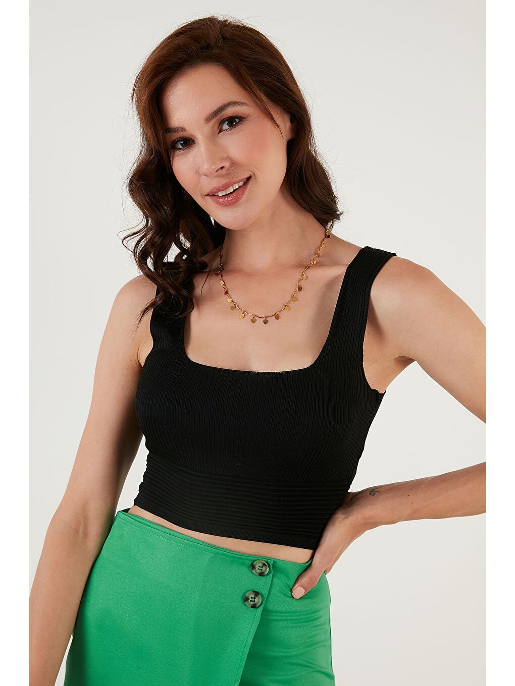 Siyah Kare Yaka Kalın Askılı Crop Atlet 6071482-3