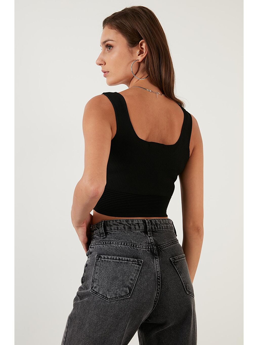 Siyah Kare Yaka Kalın Askılı Crop Atlet 6071482-4