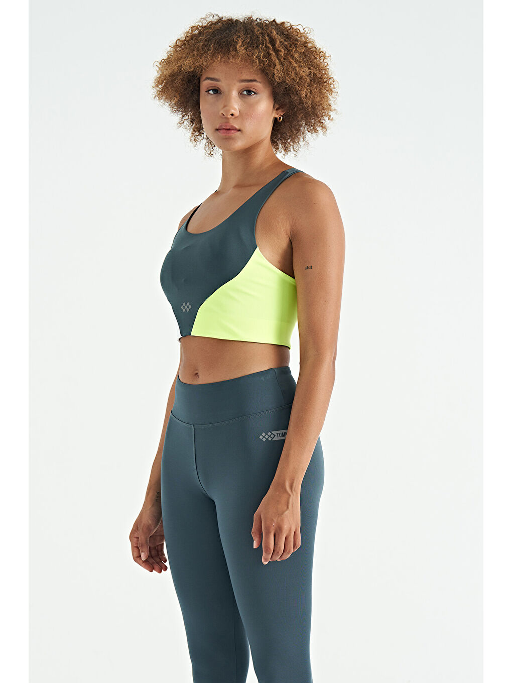 Orman Yeşili Logo Baskılı Renk Bloklu Sırt Çapraz Detaylı Dalgıç Kumaş Kadın Büstiyer - 97260-2