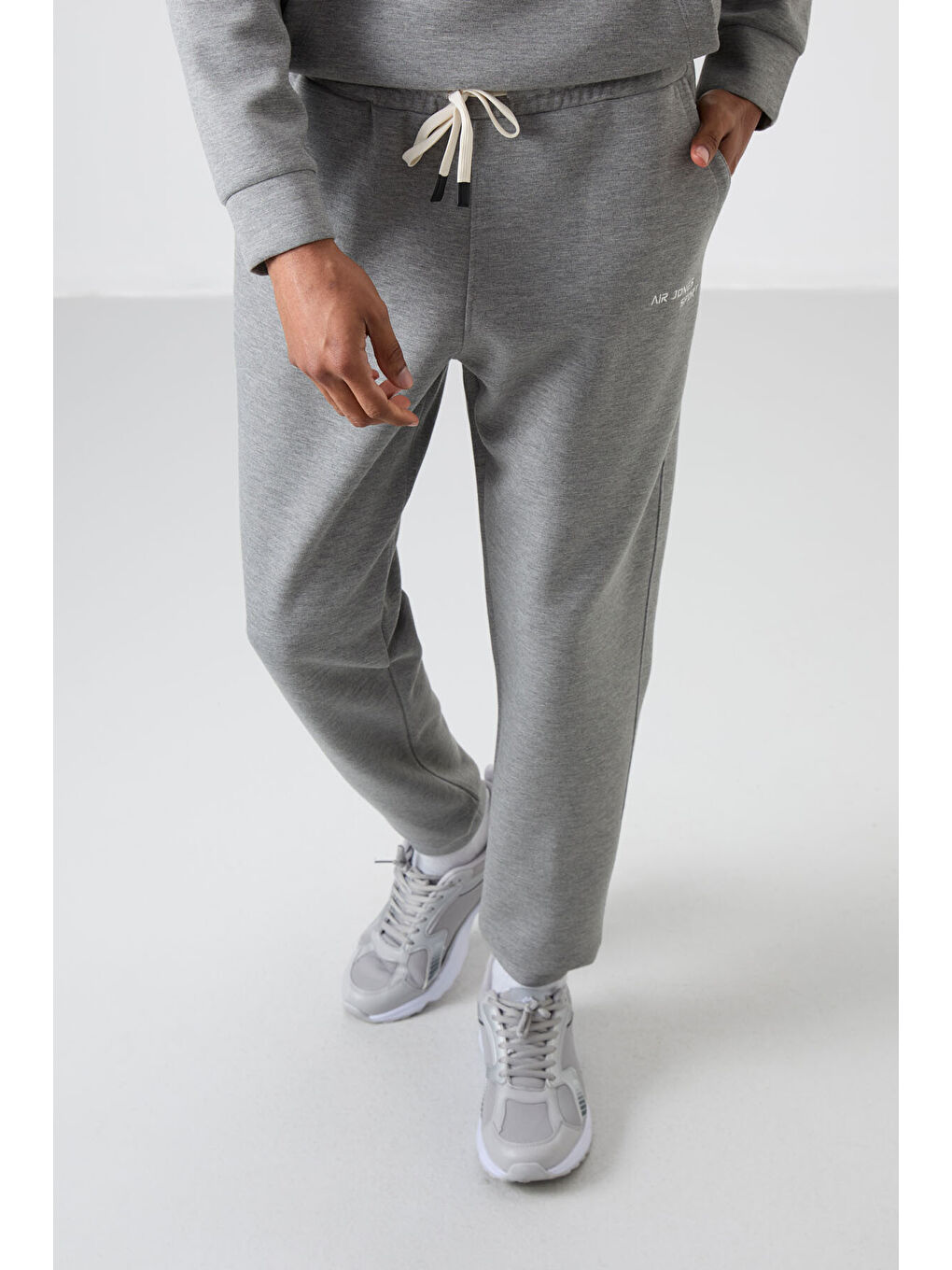 Gri Pamuklu Kalın Yumuşak Dokulu Comfort Fit Nakışlı Erkek Eşofman Takım - 85255-4