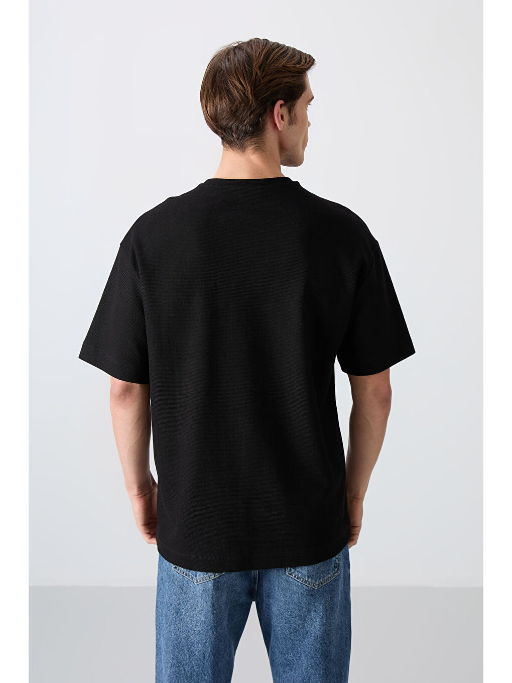 Siyah Pamuklu Kalın Yüzeyi Dokulu Oversize Fit Baskılı Erkek Tişört - 88338-4