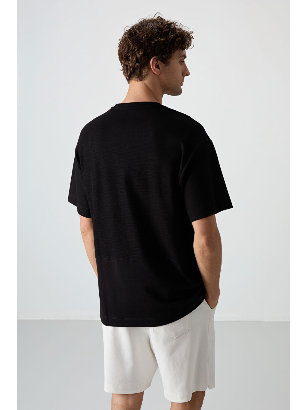 Siyah Pamuklu Kalın Yüzeyi Dokulu Oversize Fit Basic Erkek Tişört - 88337-4
