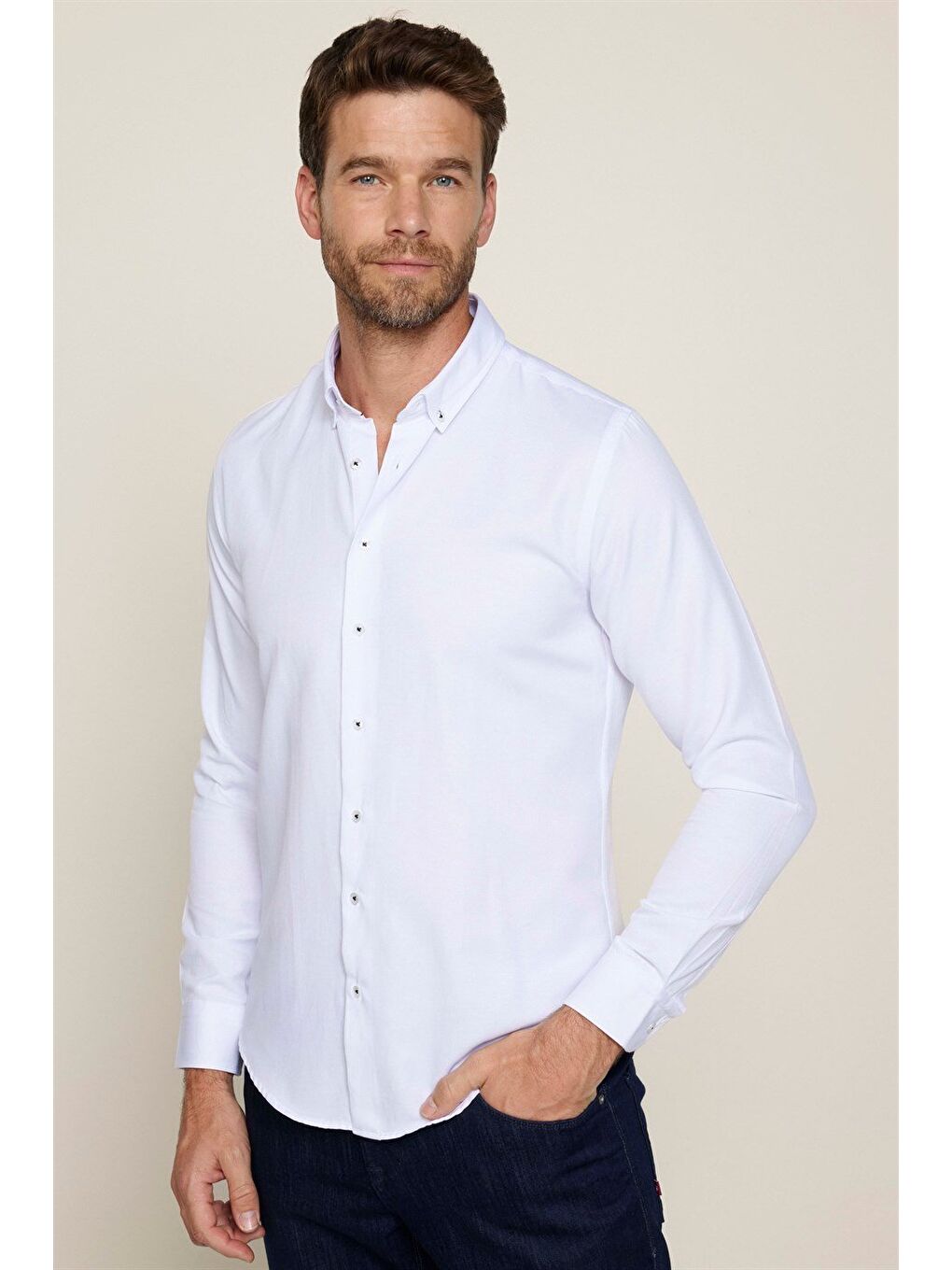 Beyaz Slim Fit Uzun Kollu Düğmeli Yaka Pamuklu Kolay Ütü Düz Erkek Gömlek-1
