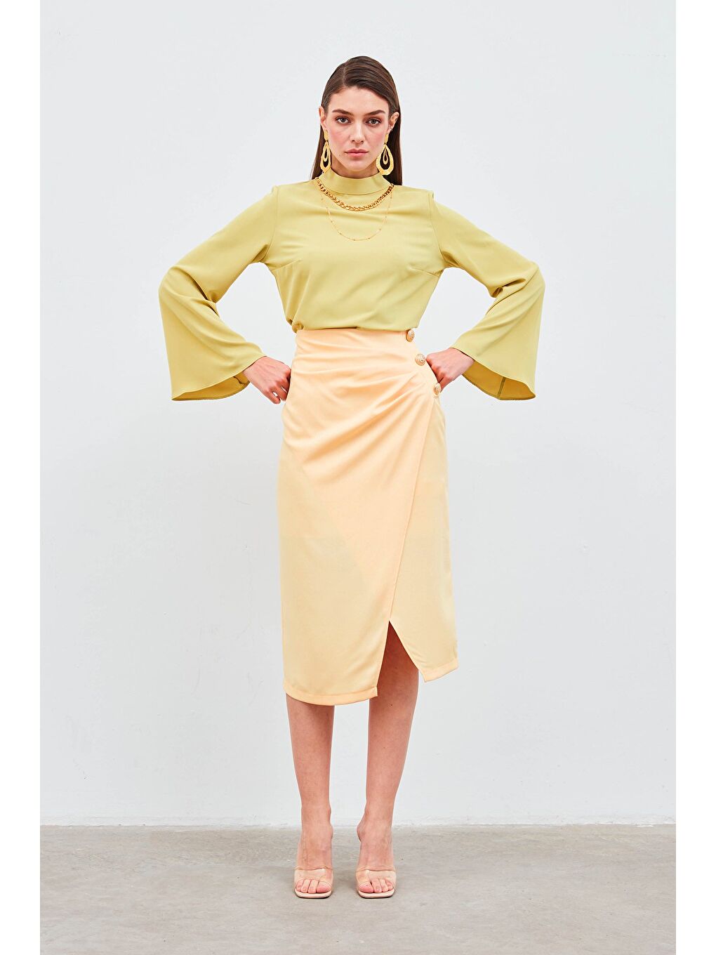 Düğme Aksesuarlı Saten Krep Etek - Sarı